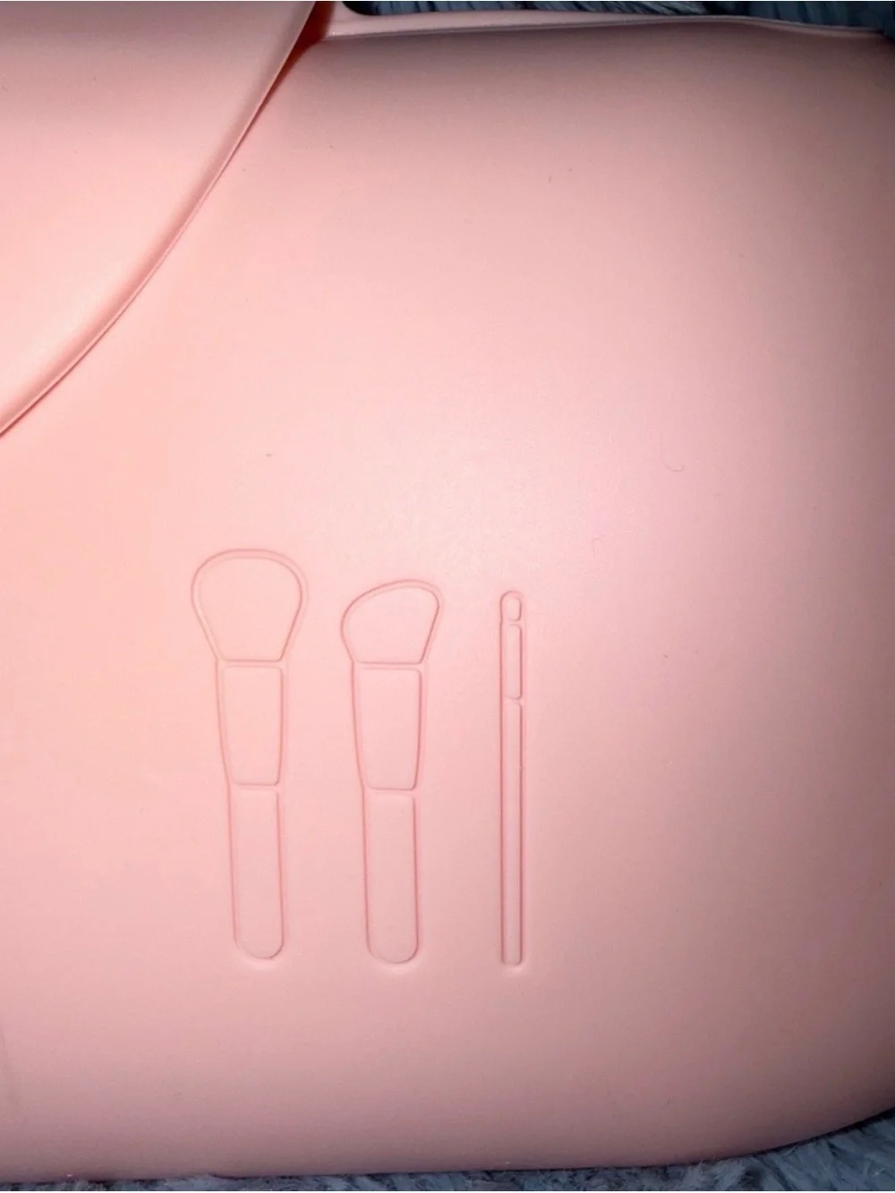 Pink Makeup Brush carrier and 2 makeup brushes